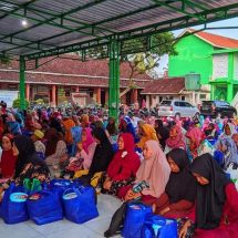Gus Aab Buka Bersama Dan Bagikan Bingkisan Pada Janda & Dhuafa