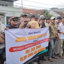 Aliansi Masyarakat Pemuda Geruduk Kantor KPU & Bawaslu Kabupaten Jember