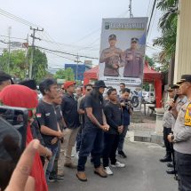 Tersiar Isu Tidak Netral Kapolres Jember Temui Pendemo
