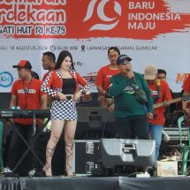 Lansia Antusias Ikuti Jalan Sehat Desa Gumelar