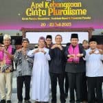 Hadiah Kehormatan Wedung Pace Diterima Gus Fawait Saat Apel Kebangsaan